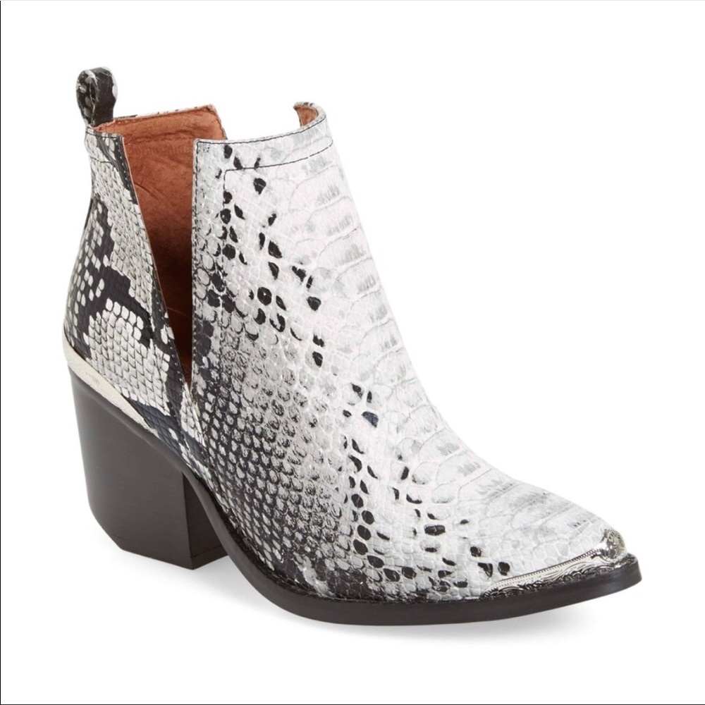 Never worn!! In box size 8 -